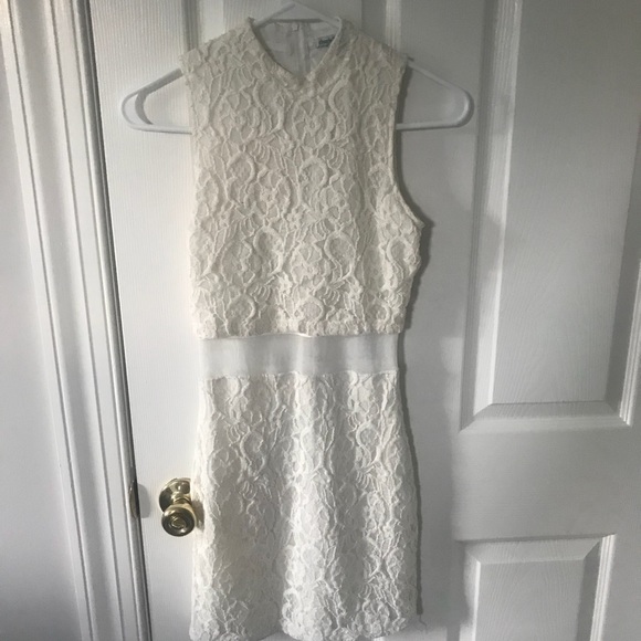 Sleeveless lace dress. - Picture 1 of 2